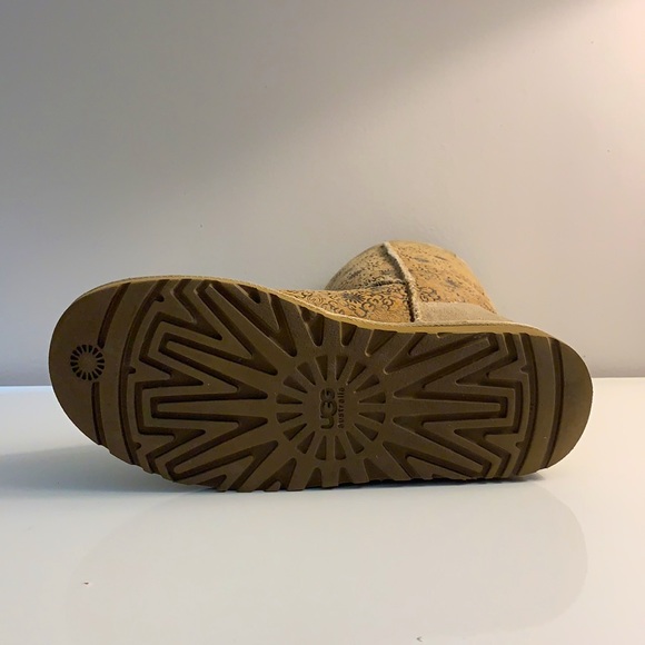 UGG Size 9 (US) Metallic Finish Logo Boots - Picture 8 of 11